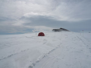 Andrea Polli, Sonic Antartica project, weather station on the Taylor glacier in the Antarctic Dry Valleys, © Andrea Polli 2008